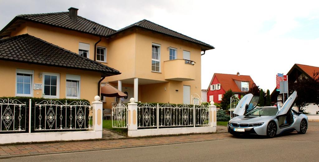 Gaestehaus Tante Tienchen 7 Minuten Zu Fuss Zum Europa Park , Plus Kostenloses Parkplatzticket Rulantica ,Alle Unsere Suiten Haben Einen Balkon ルスト エクステリア 写真