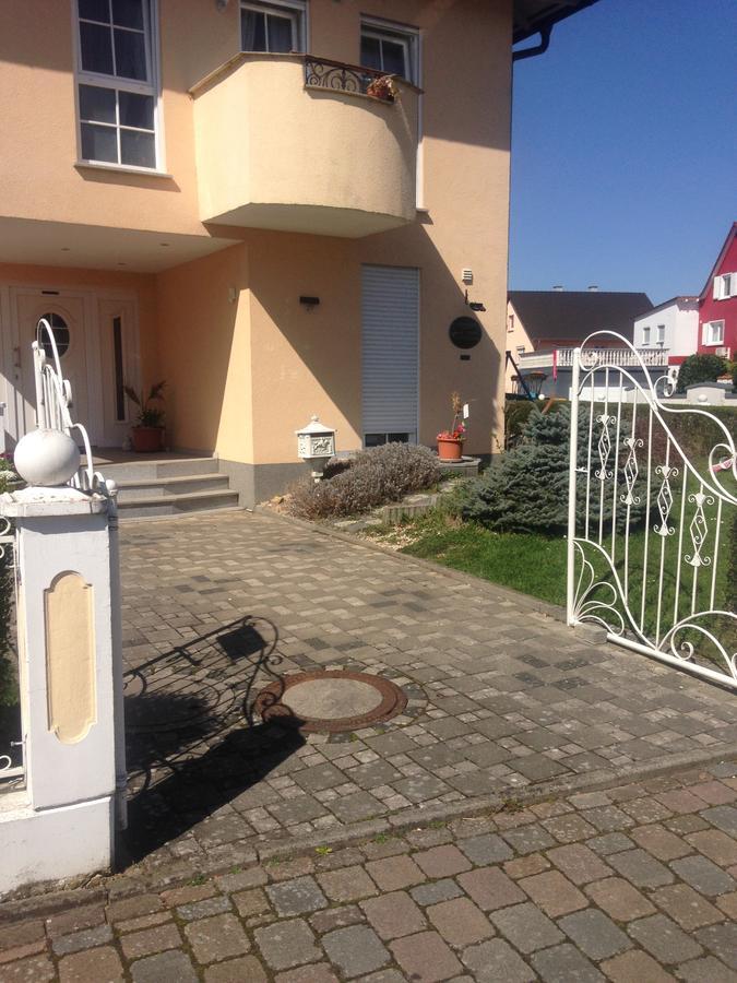 Gaestehaus Tante Tienchen 7 Minuten Zu Fuss Zum Europa Park , Plus Kostenloses Parkplatzticket Rulantica ,Alle Unsere Suiten Haben Einen Balkon ルスト エクステリア 写真