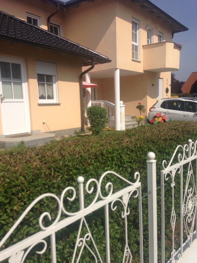 Gaestehaus Tante Tienchen 7 Minuten Zu Fuss Zum Europa Park , Plus Kostenloses Parkplatzticket Rulantica ,Alle Unsere Suiten Haben Einen Balkon ルスト エクステリア 写真
